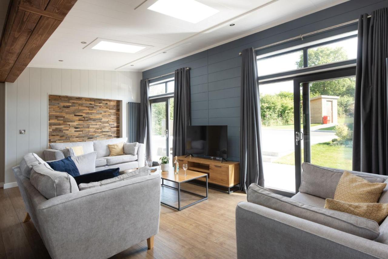 Primrose Lodge, 25 Roadford Lake Lodges Lifton ภายนอก รูปภาพ
