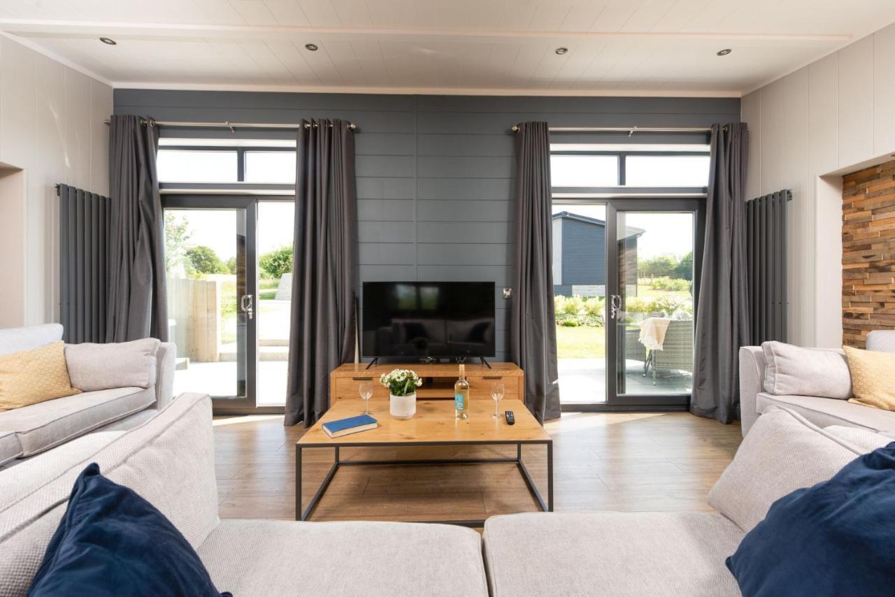 Primrose Lodge, 25 Roadford Lake Lodges Lifton ภายนอก รูปภาพ