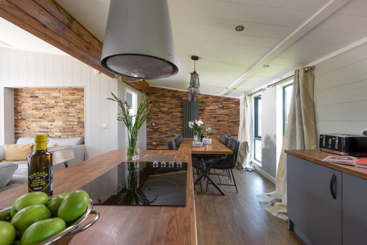 Primrose Lodge, 25 Roadford Lake Lodges Lifton ภายนอก รูปภาพ