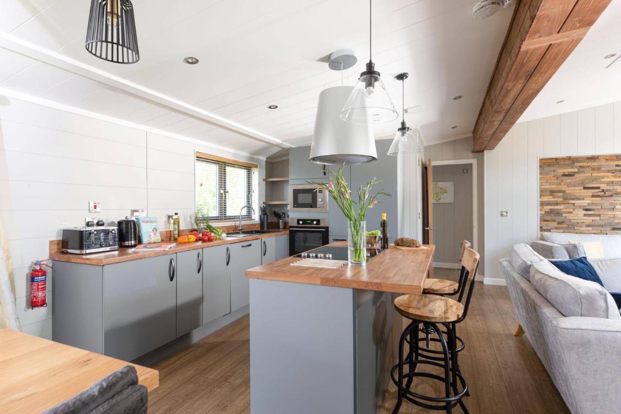 Primrose Lodge, 25 Roadford Lake Lodges Lifton ภายนอก รูปภาพ