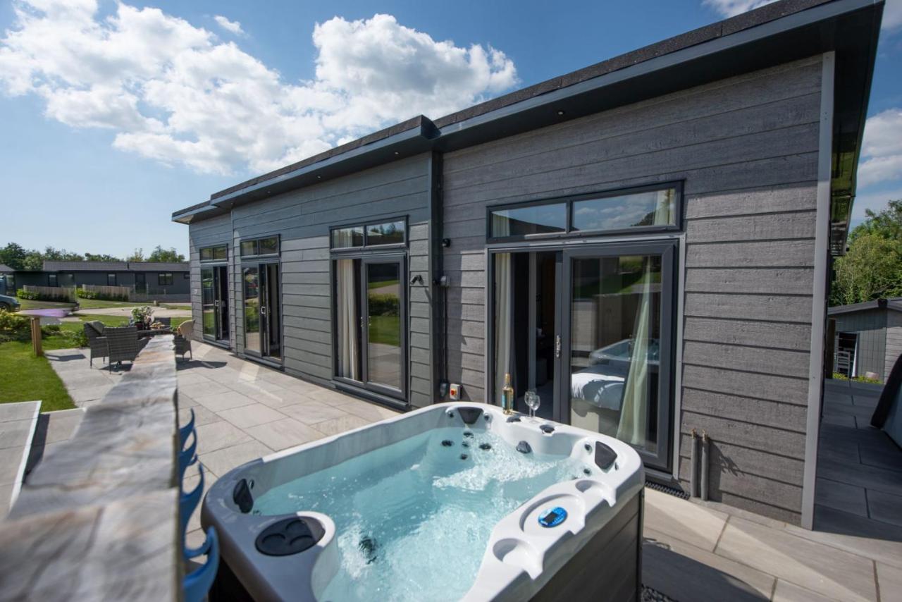 Primrose Lodge, 25 Roadford Lake Lodges Lifton ภายนอก รูปภาพ