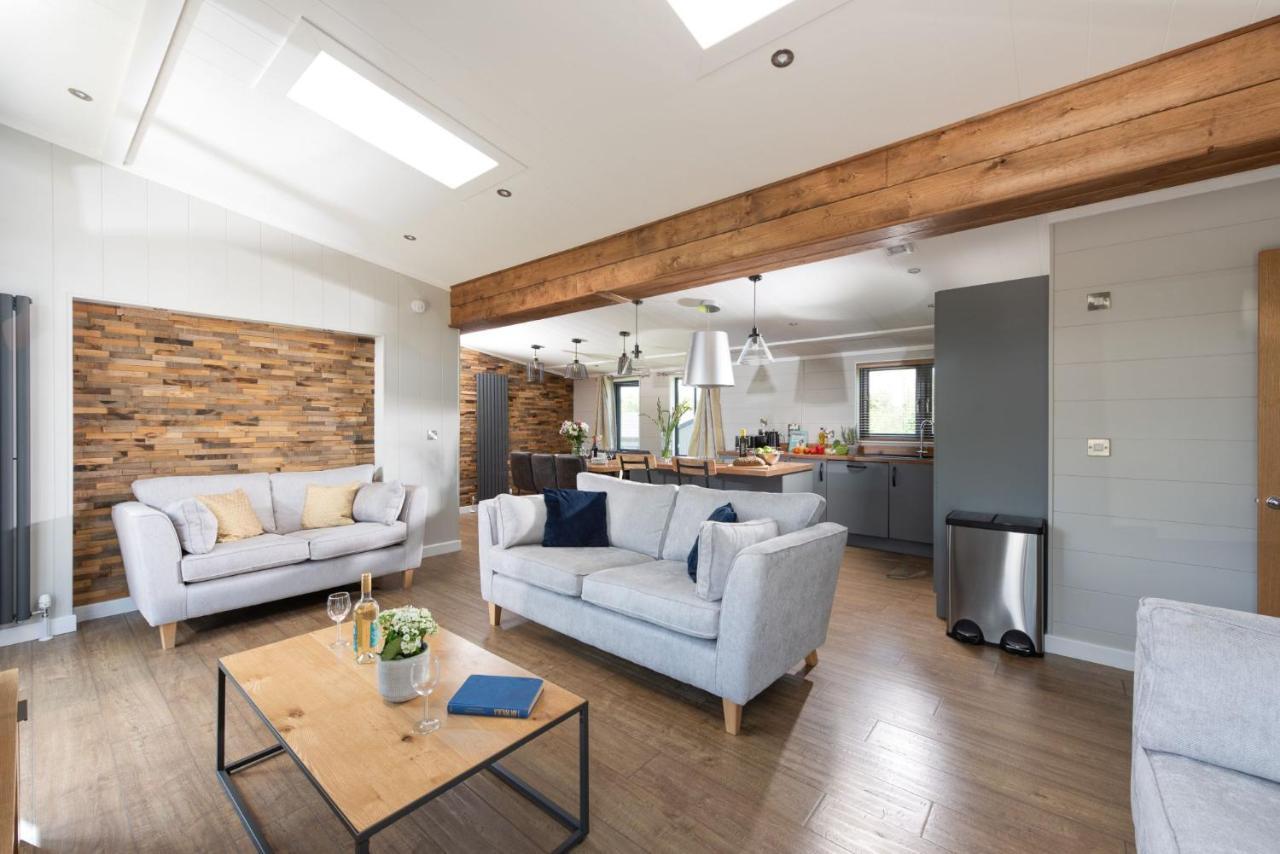 Primrose Lodge, 25 Roadford Lake Lodges Lifton ภายนอก รูปภาพ
