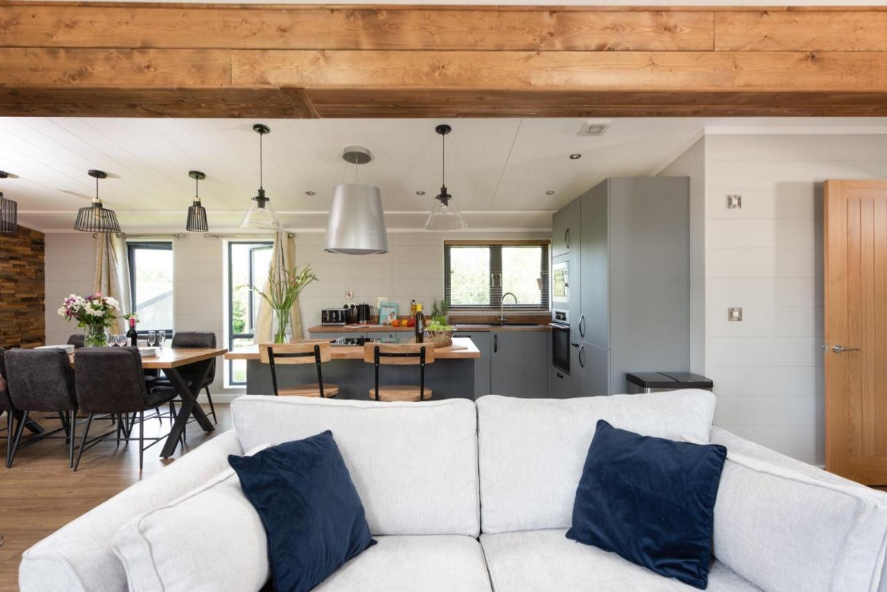 Primrose Lodge, 25 Roadford Lake Lodges Lifton ภายนอก รูปภาพ
