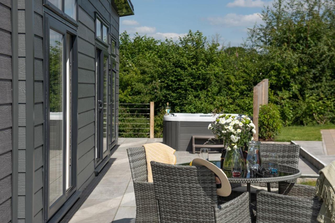 Primrose Lodge, 25 Roadford Lake Lodges Lifton ภายนอก รูปภาพ