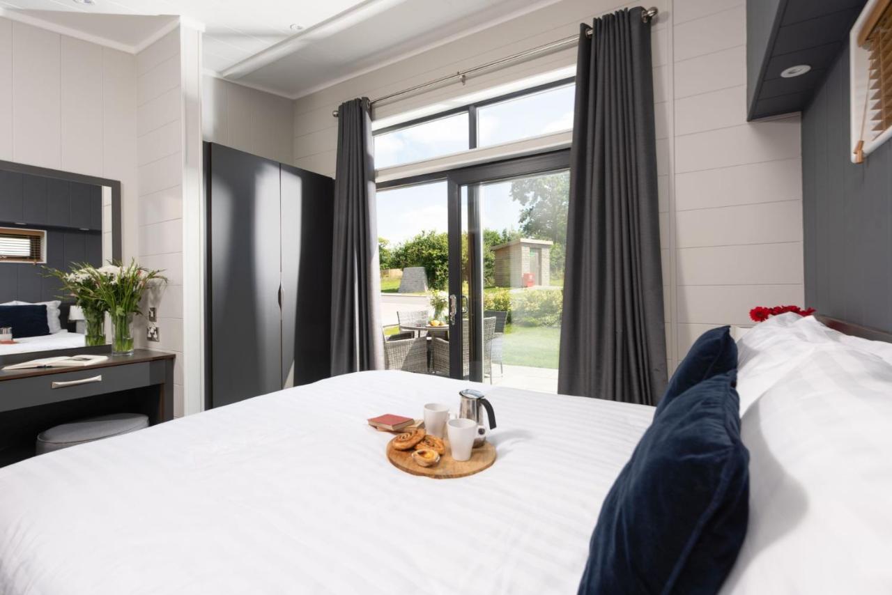 Primrose Lodge, 25 Roadford Lake Lodges Lifton ภายนอก รูปภาพ