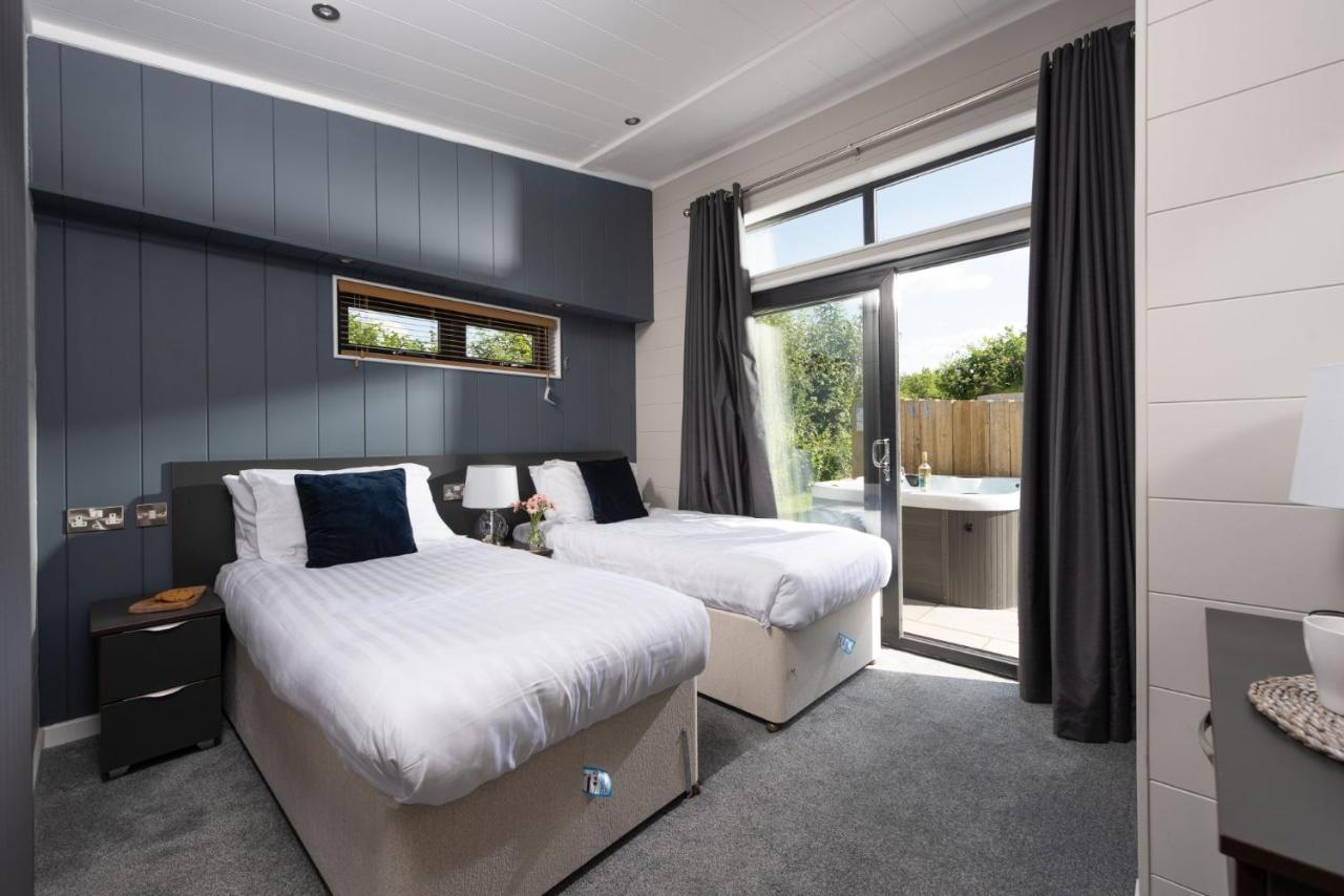 Primrose Lodge, 25 Roadford Lake Lodges Lifton ภายนอก รูปภาพ