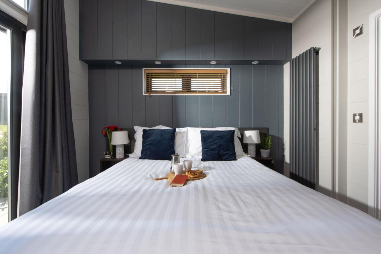 Primrose Lodge, 25 Roadford Lake Lodges Lifton ภายนอก รูปภาพ