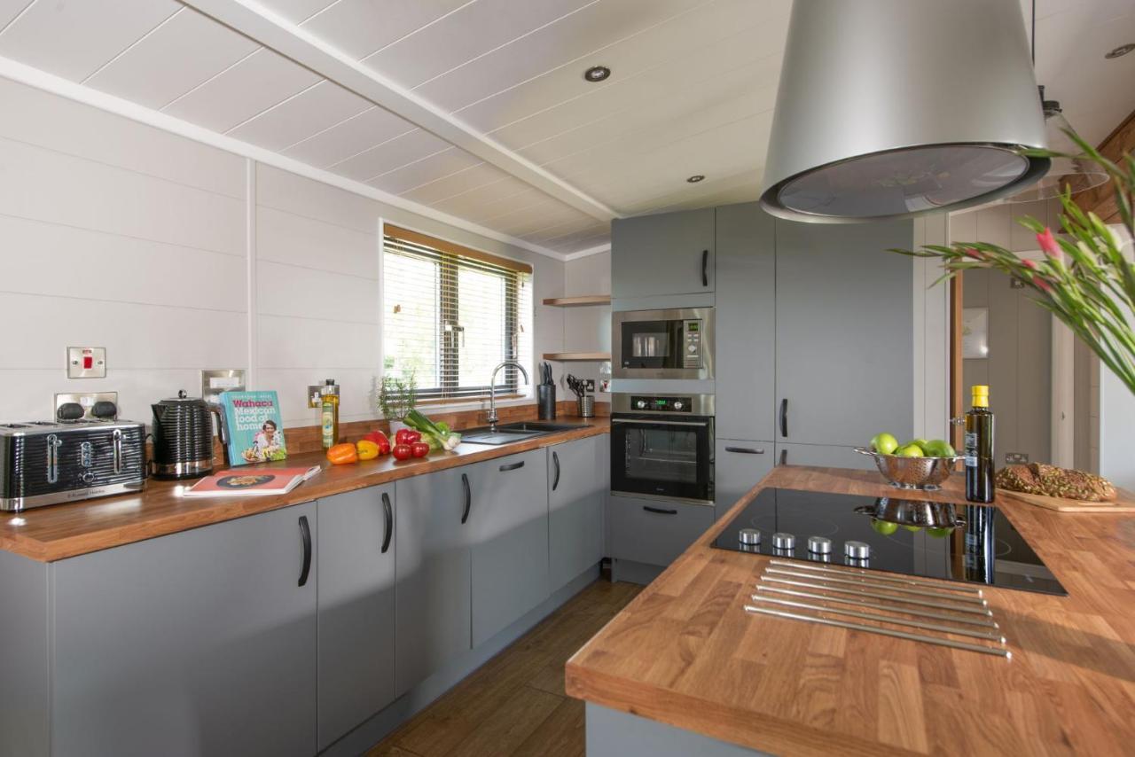 Primrose Lodge, 25 Roadford Lake Lodges Lifton ภายนอก รูปภาพ